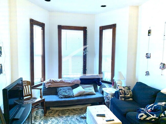 Building Photo - Central Mission Hill Location. In-Unit Was...