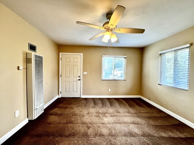 Building Photo - 9124 Rosedale Dr