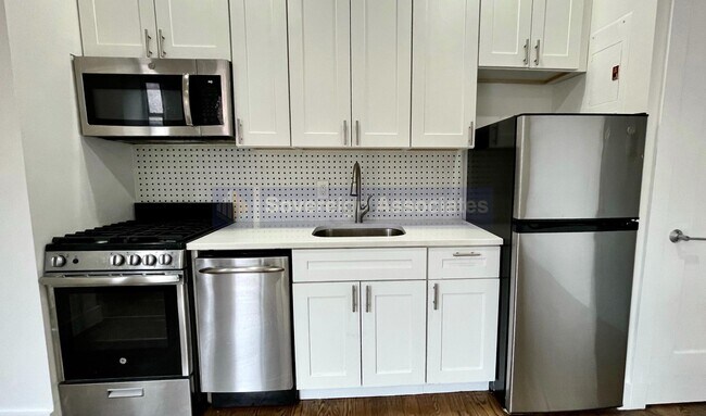 Building Photo - 45 Tiemann Pl