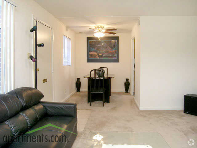 Dining Room - Willow Crest Apartments