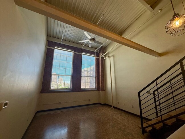 Foto del edificio - 300 Tijeras Ave NE