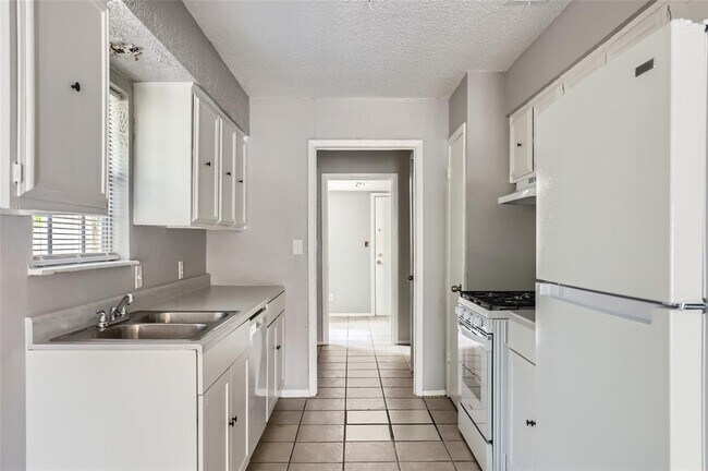 Foto del edificio - 1302 Radcliff Dr