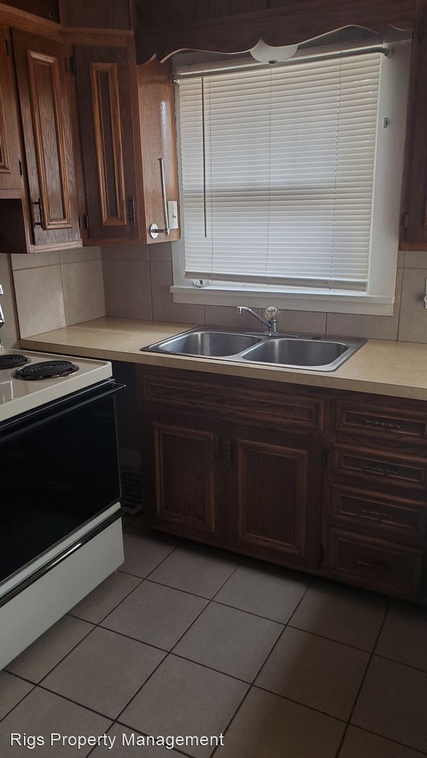 Foto del edificio - 2 br, 1 bath House - 535 NE Sumner St