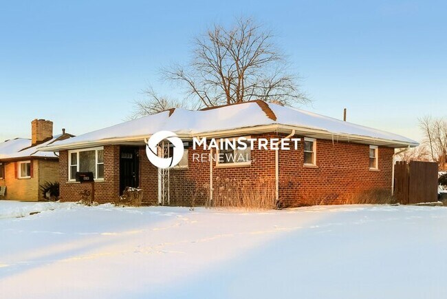 Building Photo - 3 Bedroom Pet-Friendly Home in COLUMBUS, OH with Main Street Renewal