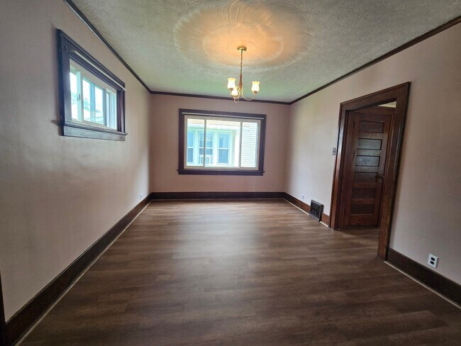 Building Photo - 1335 Highland Ct