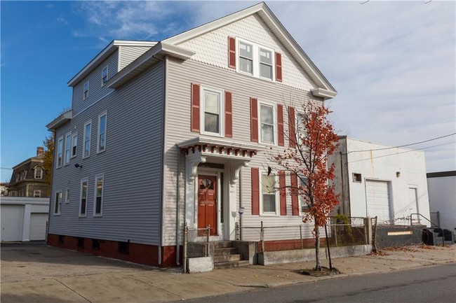 Building Photo - 487 Washington St