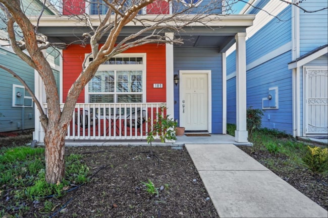 Foto del edificio - Modern Roseville Living – 3 Bed | 2.5 Bath |
