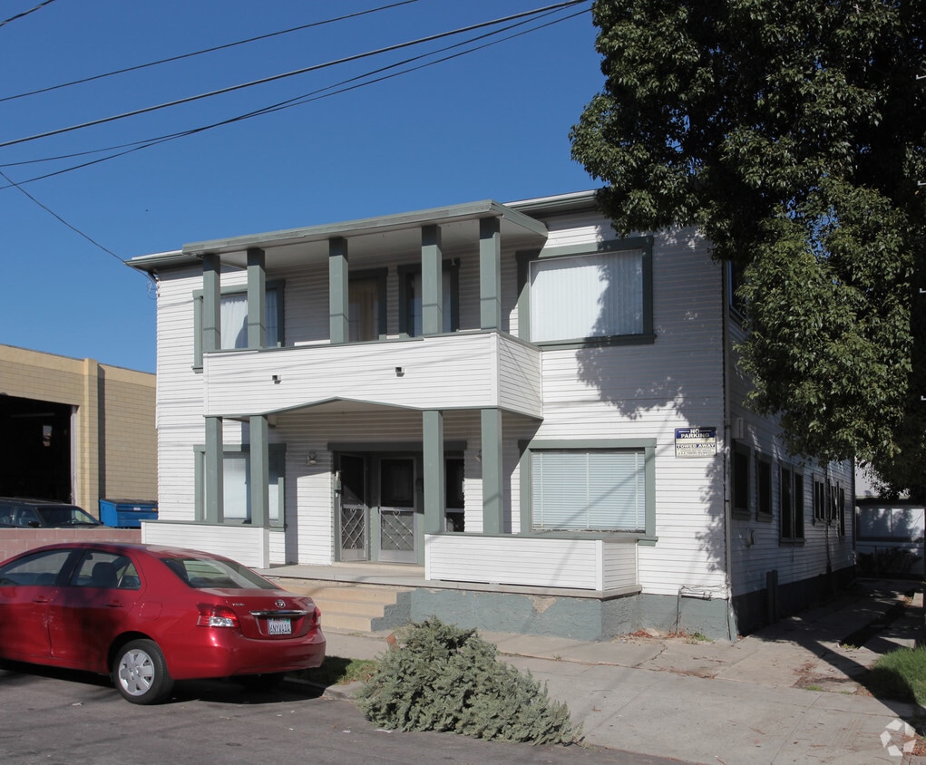 Building Photo - 672-680 W 11th St