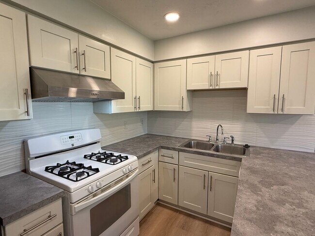 Building Photo - 12288 Drake St NW