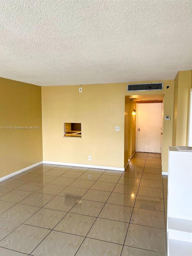 Foto del edificio - 20400 W Country Club Dr