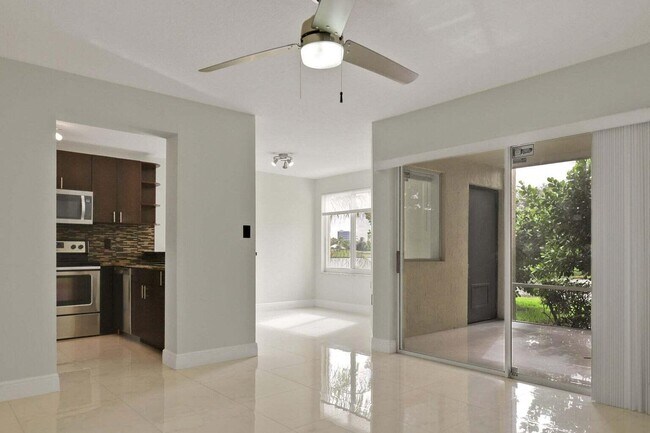 Foto del edificio - 8103 Glenmoor Dr
