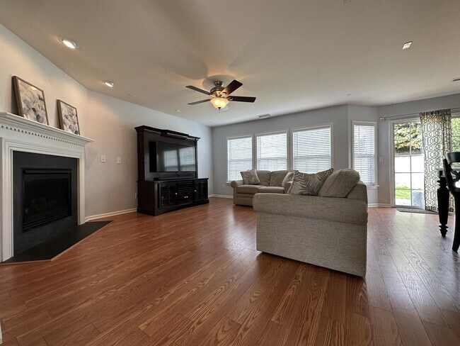 Building Photo - 350 Ashdale Dr
