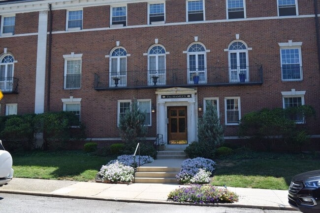 Building Photo - 103 W 39th St