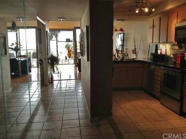 Building Photo - 405 Avenida Granada