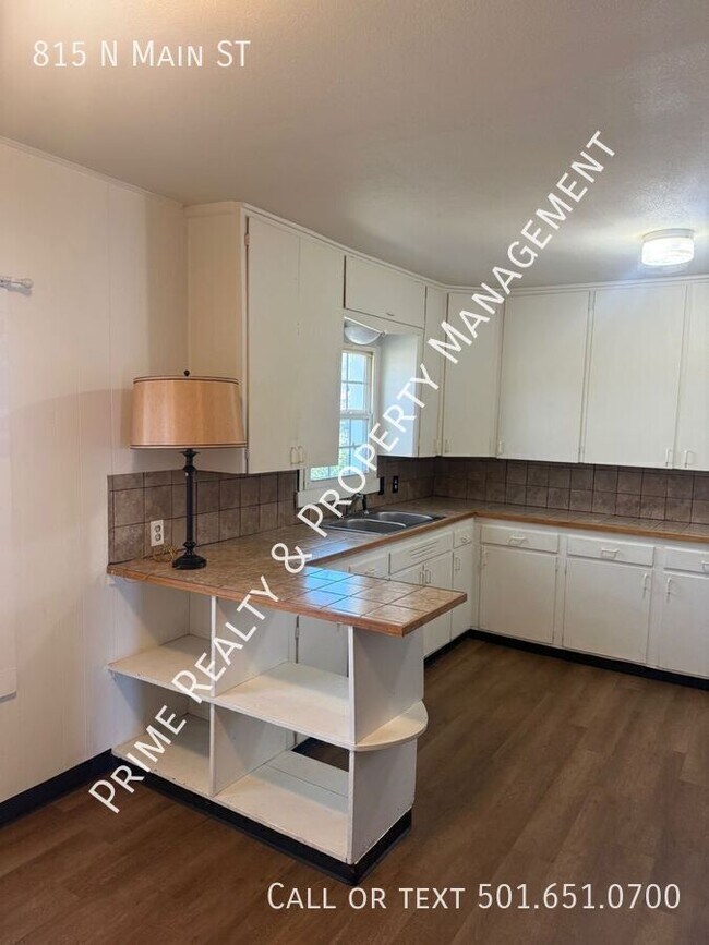 Foto del edificio - 815 N Main St