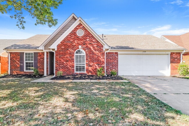 Building Photo - 1708 Cherry Creek Dr