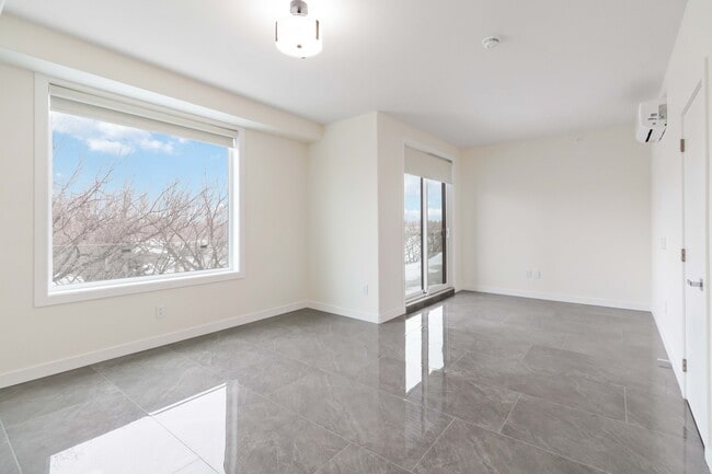 Photo du bâtiment - 1414 Main St