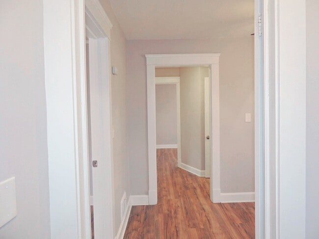 Building Photo - 4 Bed - 2 Full Bath Colonial for Rent!