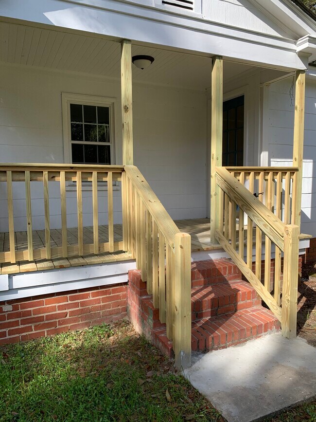 Foto del edificio - 114 Ellinor St