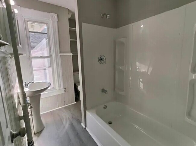 Building Photo - 975 Grant Ave