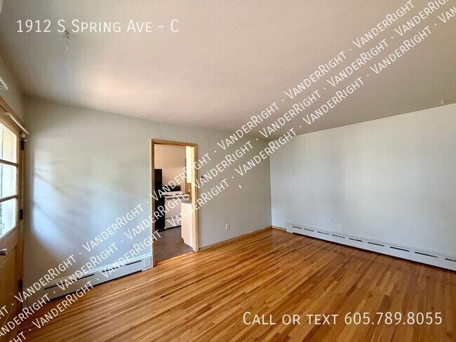 Building Photo - 1912 S Spring Ave