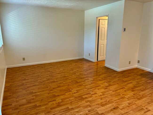 Building Photo - 1126 Cherry Ave
