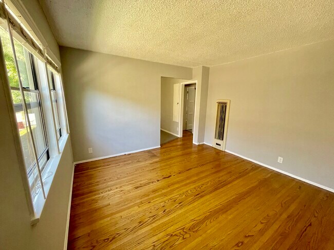 Living room towards hallway and kitchen - 1137 Amoroso Pl