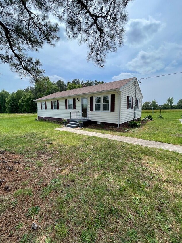Foto principal - 4 Bedroom 1.5 Bath Large Yard
