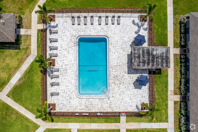 Piscina adicional - Brittany Bay Apartments