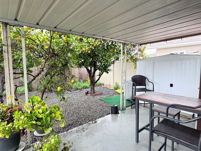 Building Photo - Beautiful 2 bedroom in 55+ Community