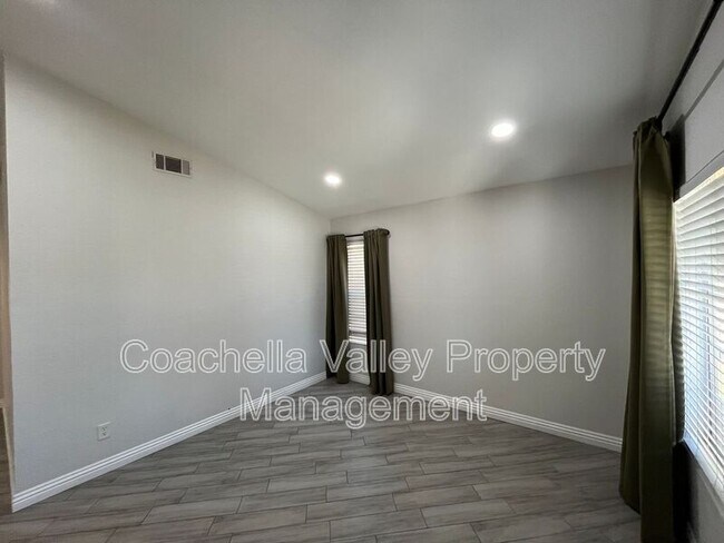 Foto del edificio - 81812 Tecoma Ave