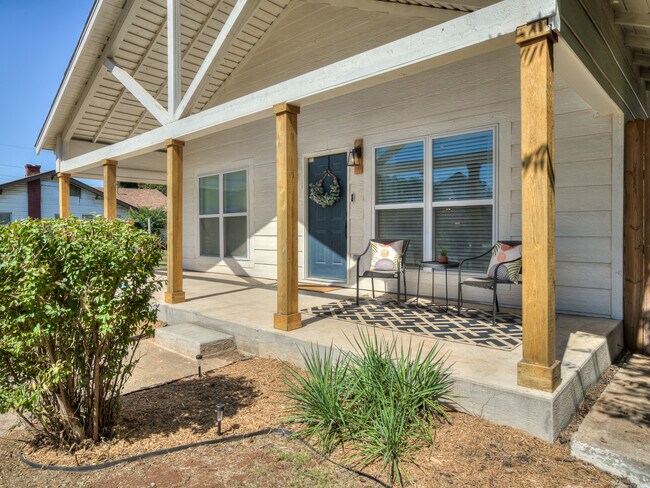 Photo - 1127 NE 18th St House