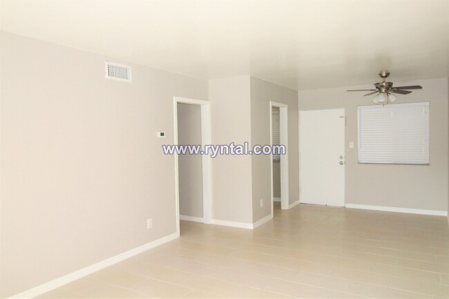 Foto del edificio - 3001 Bee Ridge Rd
