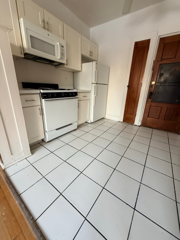 Foto del edificio - 3456 N Oakland Ave