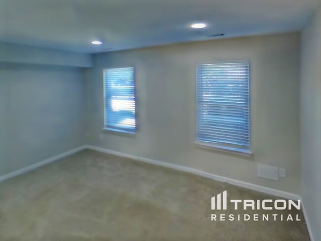 Building Photo - 1277 Collier Ln