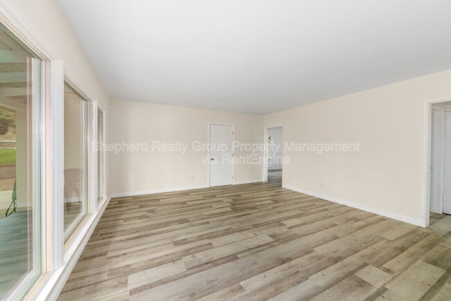 Building Photo - 742 W 36th St