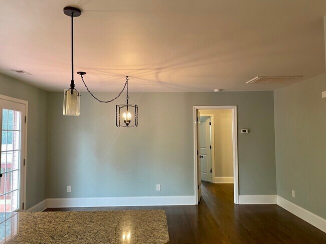 Building Photo - 7507 Thorncliff Dr