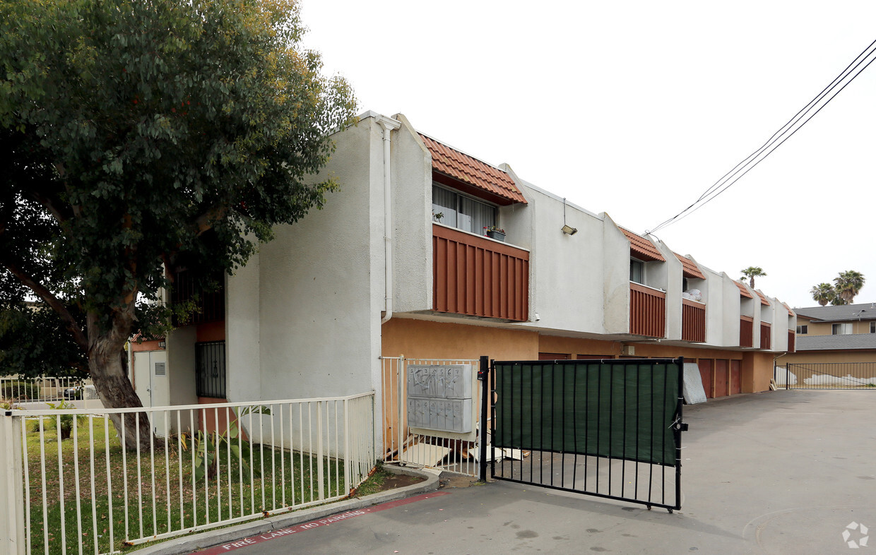 Building Photo - Colony Apartments