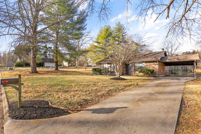 1413 Willow Crossing Dr