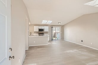 Building Photo - 209 E 36th St