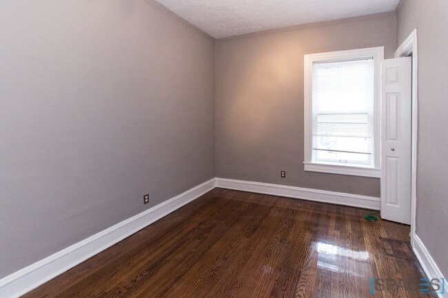 Foto del edificio - 3501 N Pine Grove Ave