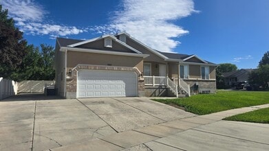 Building Photo - 6911 Hunter Dawn Way