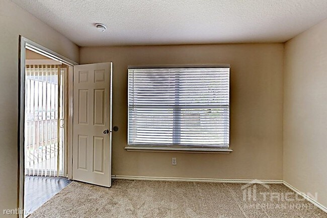 Building Photo - 2319 Camberly View