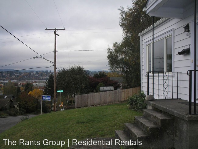 Building Photo - 2 br, 1 bath House - 1102 Bigelow Ave