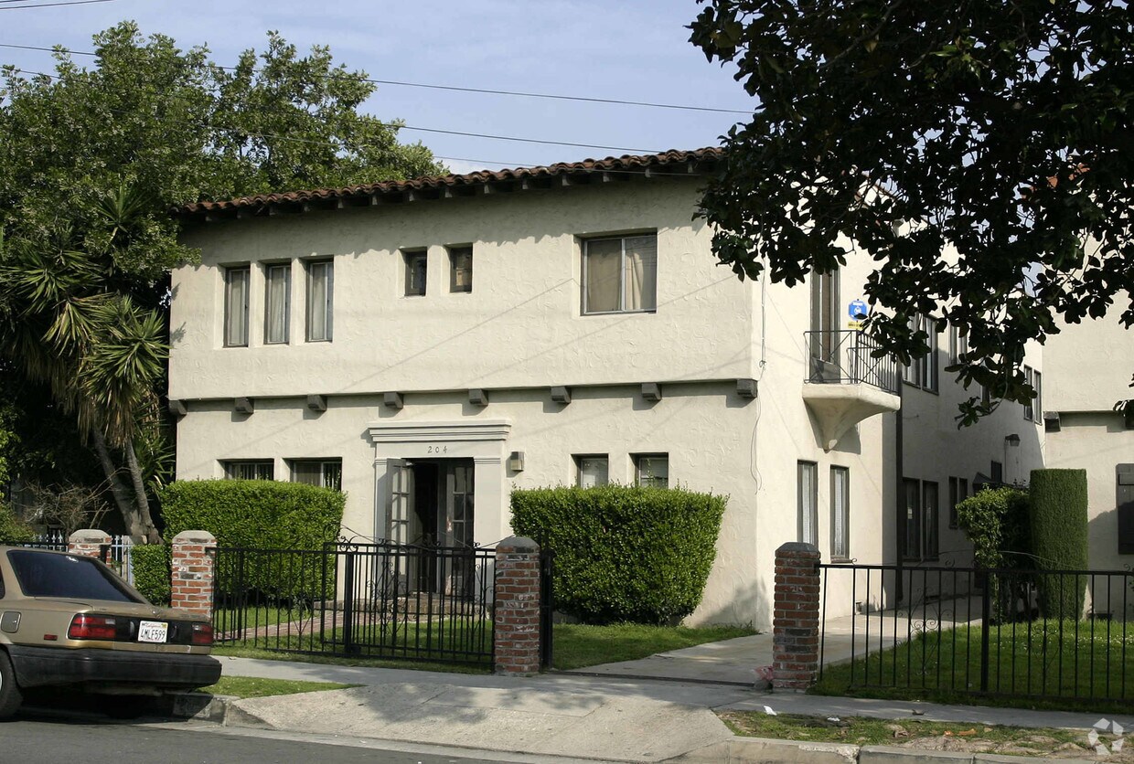 Primary Photo - 204 N Maple Ave