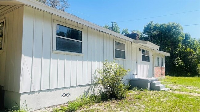 Building Photo - 703 Gotts Rd