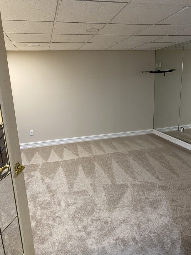 Building Photo - 44265 Riverview Ridge Dr