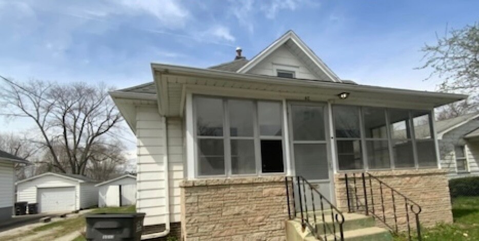 Primary Photo - 42 S Alexander St