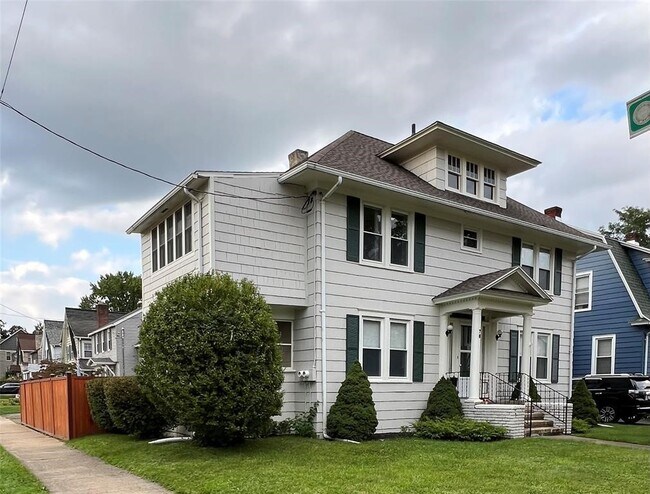 Foto del edificio - 78 Bennett Ave