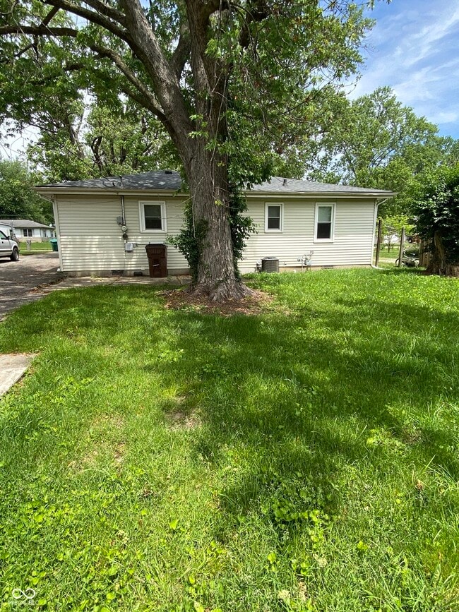 Building Photo - 8845 Robey Dr